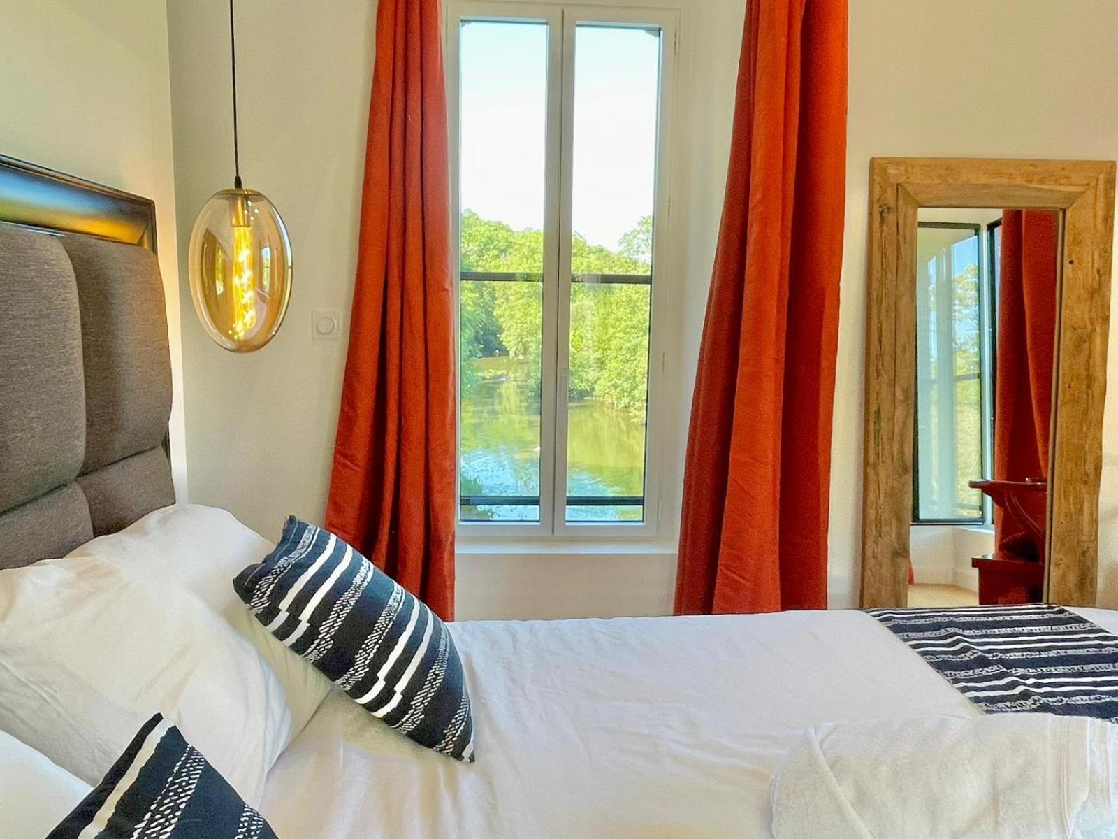 Bed and Breakfast Le Moulin Du Guy, Proche Du Puy Dufou à Chanverrie Extérieur photo