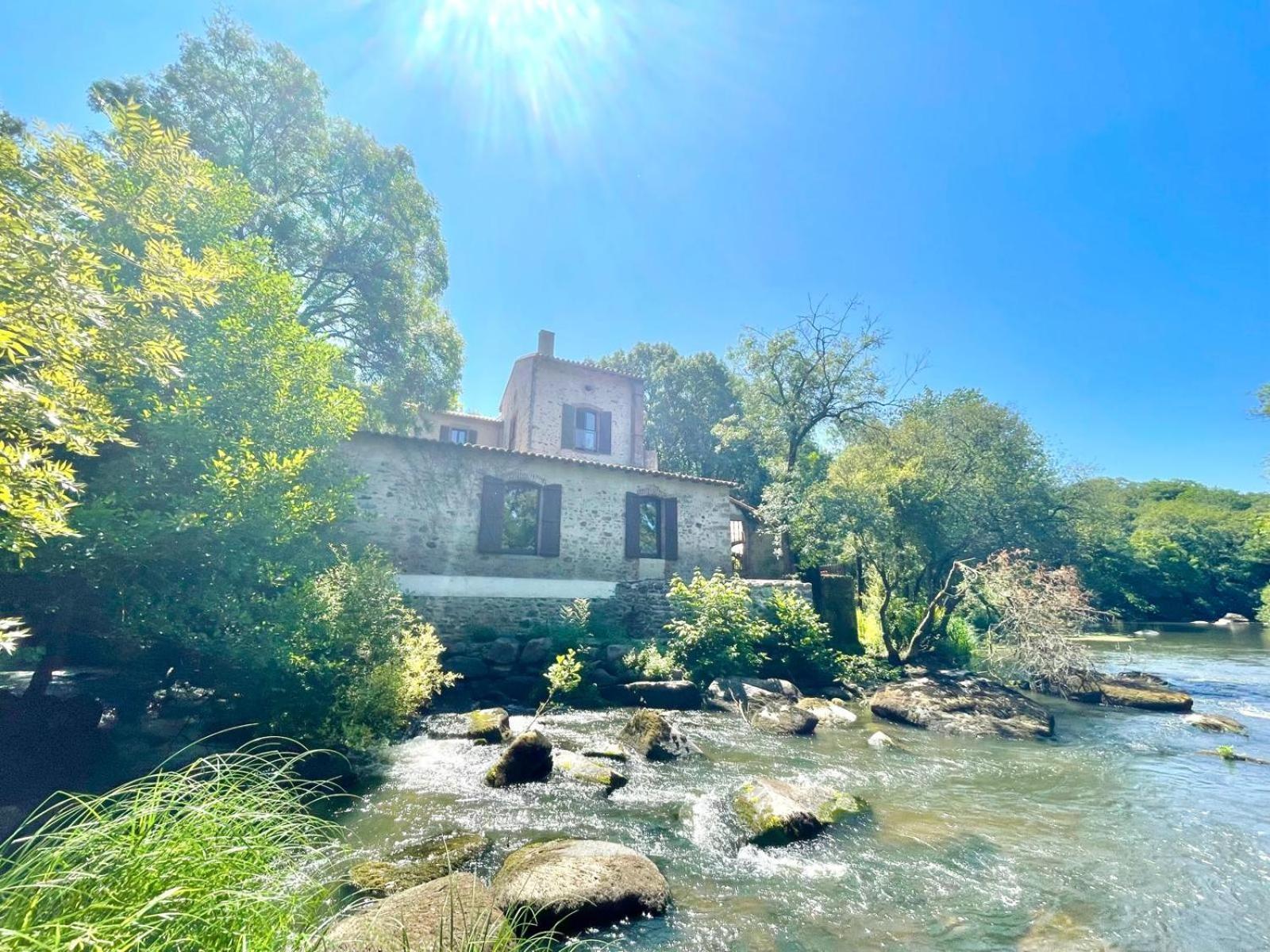 Bed and Breakfast Le Moulin Du Guy, Proche Du Puy Dufou à Chanverrie Extérieur photo