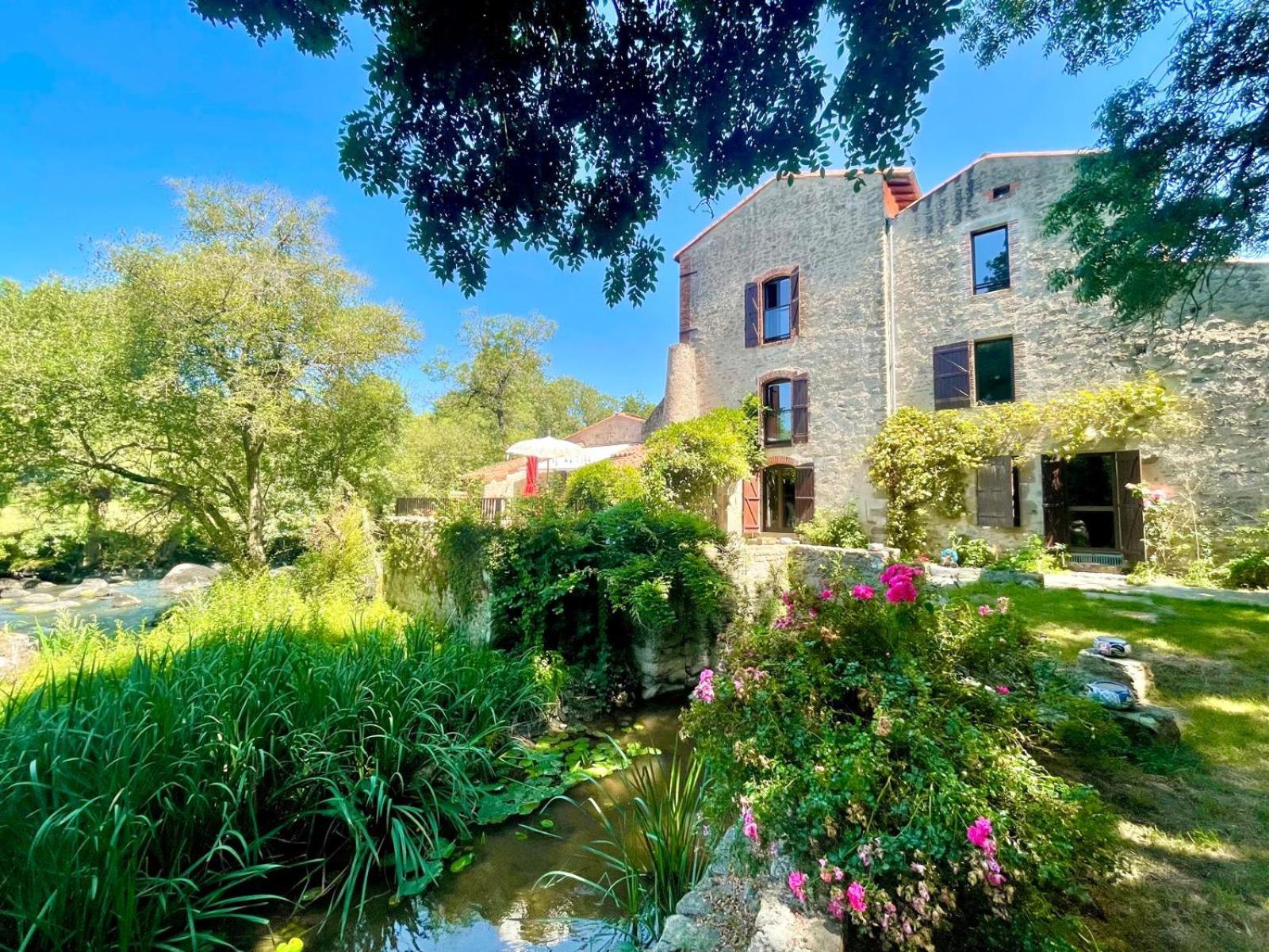 Bed and Breakfast Le Moulin Du Guy, Proche Du Puy Dufou à Chanverrie Extérieur photo