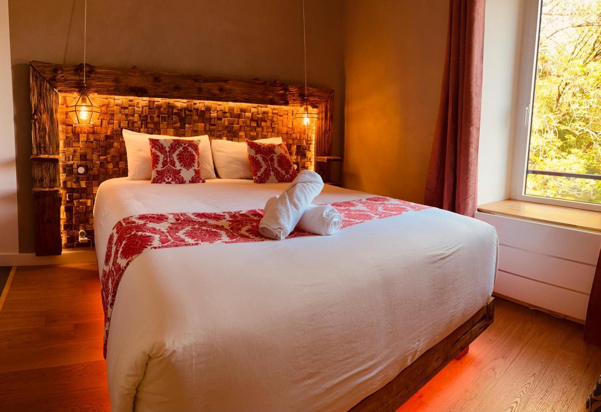 Bed and Breakfast Le Moulin Du Guy, Proche Du Puy Dufou à Chanverrie Extérieur photo