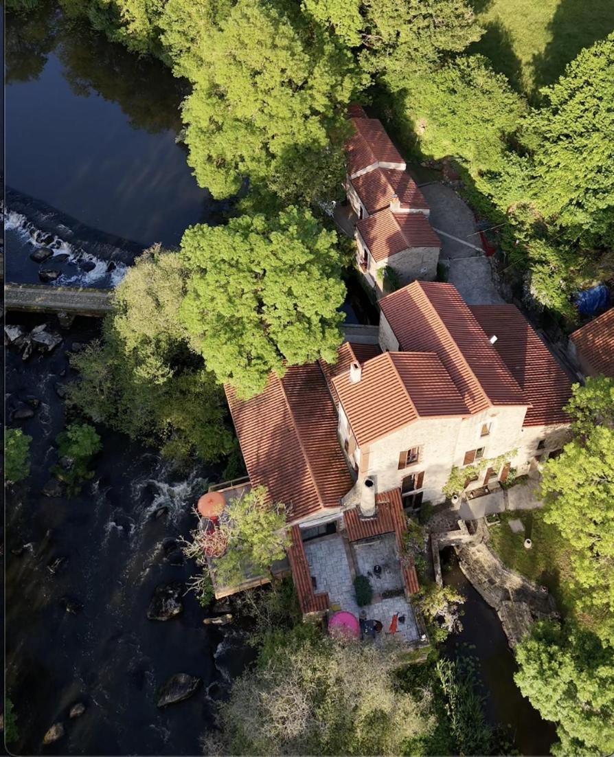 Bed and Breakfast Le Moulin Du Guy, Proche Du Puy Dufou à Chanverrie Extérieur photo